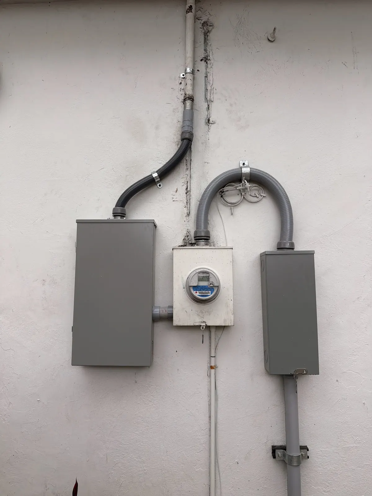 Meter between two disconnect boxes with conduit runs